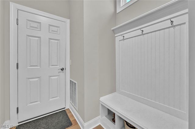 180 Country Meadow Lane, Wadsworth, OH 44281