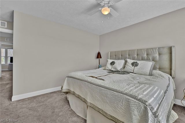 180 Country Meadow Lane, Wadsworth, OH 44281