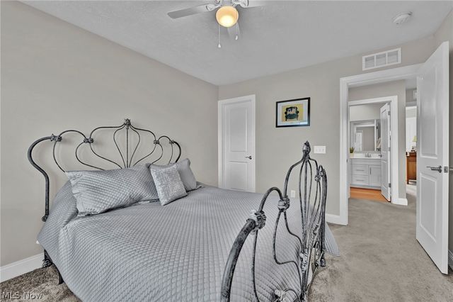 180 Country Meadow Lane, Wadsworth, OH 44281