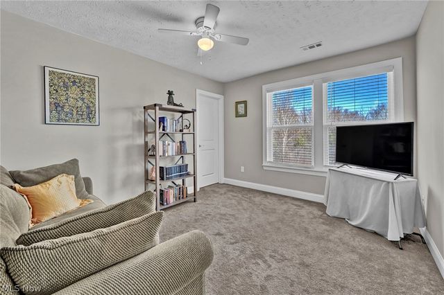 180 Country Meadow Lane, Wadsworth, OH 44281