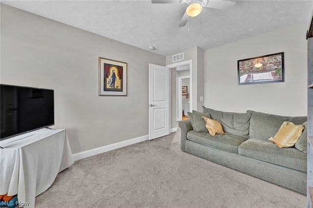 180 Country Meadow Lane, Wadsworth, OH 44281