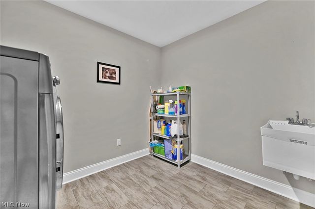 180 Country Meadow Lane, Wadsworth, OH 44281