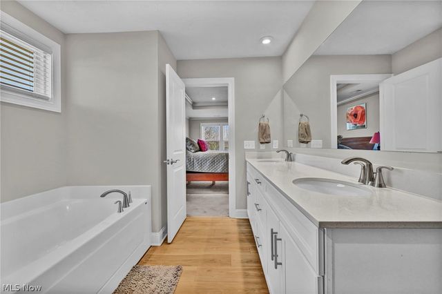 180 Country Meadow Lane, Wadsworth, OH 44281