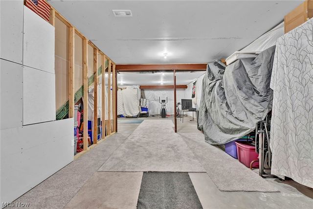 180 Country Meadow Lane, Wadsworth, OH 44281