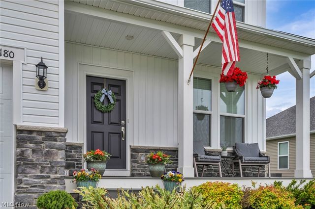 180 Country Meadow Lane, Wadsworth, OH 44281
