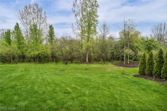180 Country Meadow Lane, Wadsworth, OH 44281