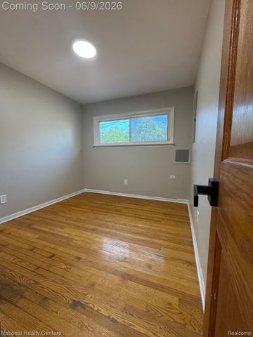 28111 BRENTWOOD Street, Southfield, MI 48076