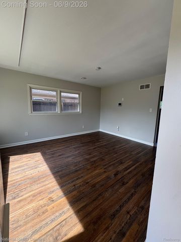 28111 BRENTWOOD Street, Southfield, MI 48076