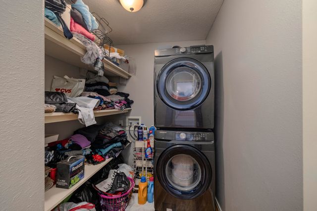 1905 W James River Drive, Nixa, MO 65714