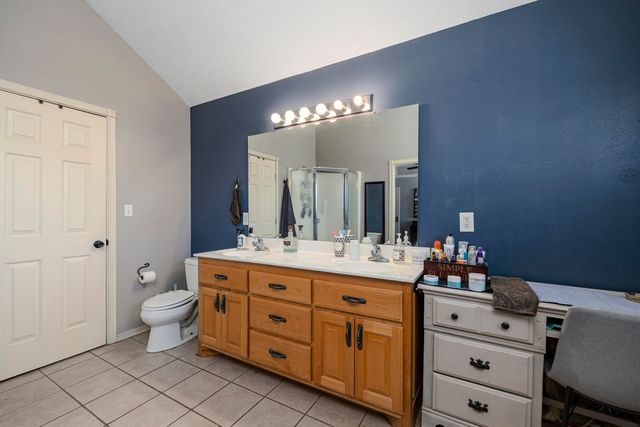 1905 W James River Drive, Nixa, MO 65714