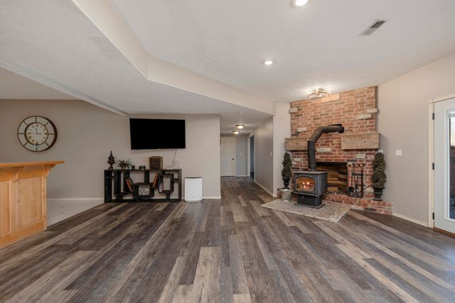 1905 W James River Drive, Nixa, MO 65714