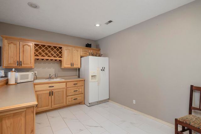 1905 W James River Drive, Nixa, MO 65714