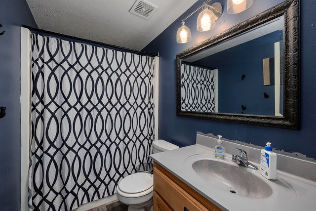 1905 W James River Drive, Nixa, MO 65714