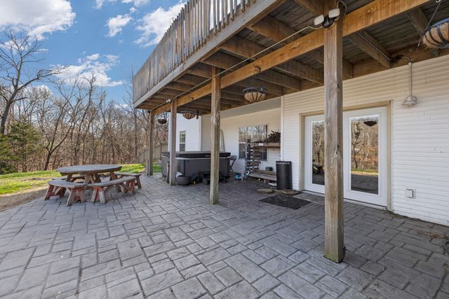 1905 W James River Drive, Nixa, MO 65714