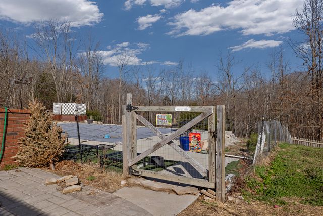 1905 W James River Drive, Nixa, MO 65714