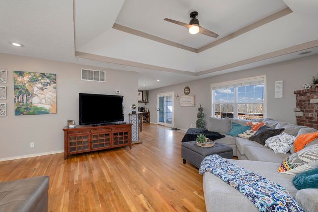 1905 W James River Drive, Nixa, MO 65714