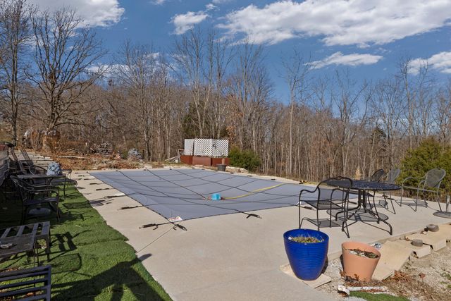 1905 W James River Drive, Nixa, MO 65714