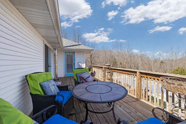 1905 W James River Drive, Nixa, MO 65714