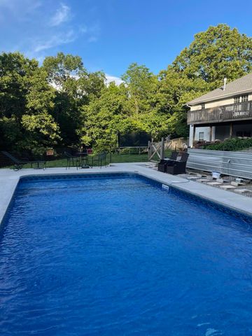 1905 W James River Drive, Nixa, MO 65714