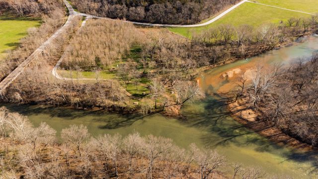 1905 W James River Drive, Nixa, MO 65714