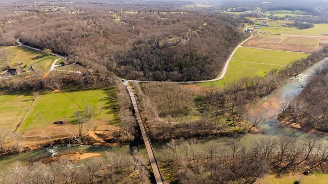 1905 W James River Drive, Nixa, MO 65714