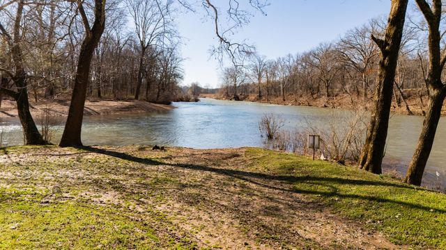 1905 W James River Drive, Nixa, MO 65714