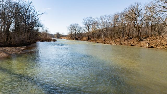 1905 W James River Drive, Nixa, MO 65714