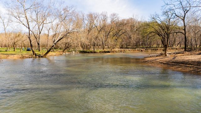 1905 W James River Drive, Nixa, MO 65714