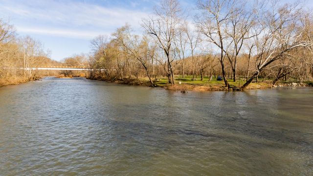 1905 W James River Drive, Nixa, MO 65714