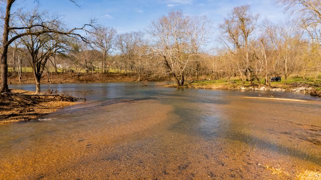 1905 W James River Drive, Nixa, MO 65714