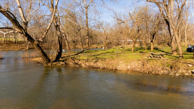 1905 W James River Drive, Nixa, MO 65714