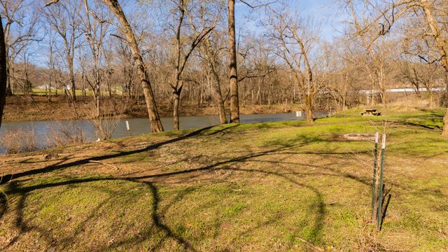 1905 W James River Drive, Nixa, MO 65714