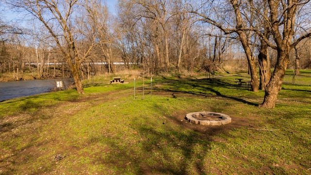 1905 W James River Drive, Nixa, MO 65714