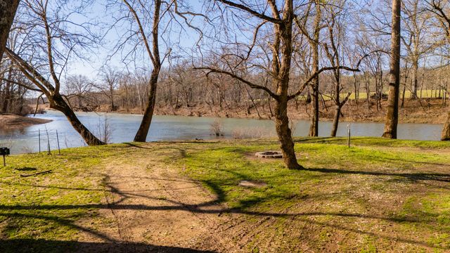 1905 W James River Drive, Nixa, MO 65714