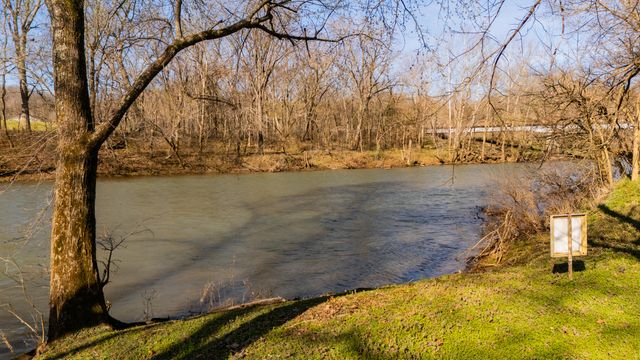 1905 W James River Drive, Nixa, MO 65714