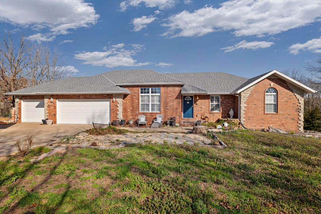 1905 W James River Drive, Nixa, MO 65714