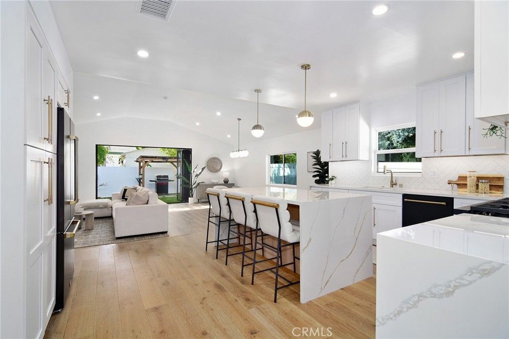 17420 Collins Street, Encino, CA 91316 — photo 5