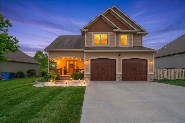 22359 W Cedar Street, Tonganoxie, KS 66086