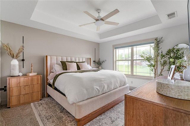 22359 W Cedar Street, Tonganoxie, KS 66086