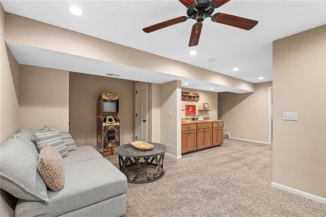 22359 W Cedar Street, Tonganoxie, KS 66086