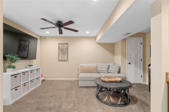 22359 W Cedar Street, Tonganoxie, KS 66086