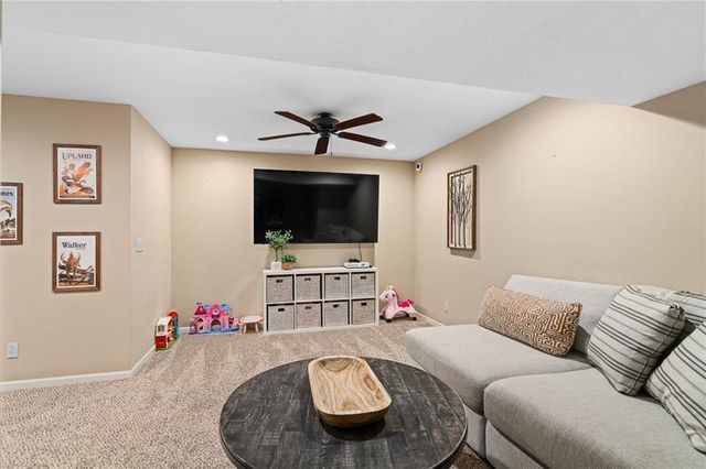 22359 W Cedar Street, Tonganoxie, KS 66086