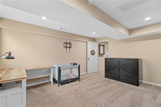 22359 W Cedar Street, Tonganoxie, KS 66086