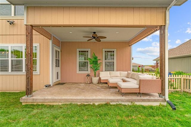 22359 W Cedar Street, Tonganoxie, KS 66086