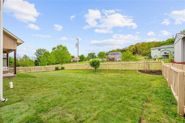 22359 W Cedar Street, Tonganoxie, KS 66086