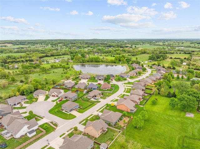 22359 W Cedar Street, Tonganoxie, KS 66086