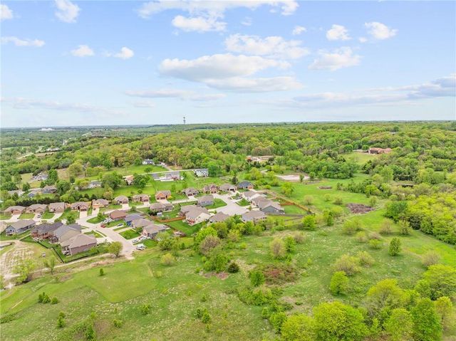 22359 W Cedar Street, Tonganoxie, KS 66086