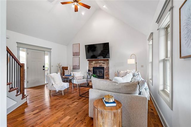 22359 W Cedar Street, Tonganoxie, KS 66086