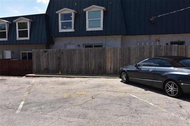 300 E Croslin ST 114, Austin, TX 78752
