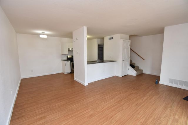 300 E Croslin ST 114, Austin, TX 78752